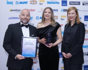 Employee of the Year Award Winner 2024 - Lynne Flavell, Instarmac Group Plc (L to R: Alberto Echavarría, Lynne Flavell, Elena Romani)