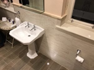 bedroom en suite tile
