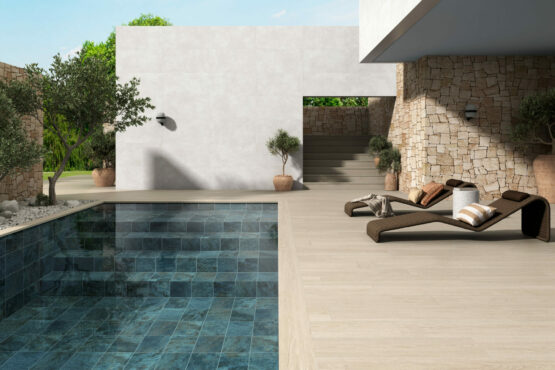 CERAMICS IN SUMMER – TILE OF SPAIN REPORTS ON THE TRENDS 6 UNDEFASA JAVA STONE Turquoise VITA Haya NOSTALGIA Blanco 2048x1365 1 555x370 2